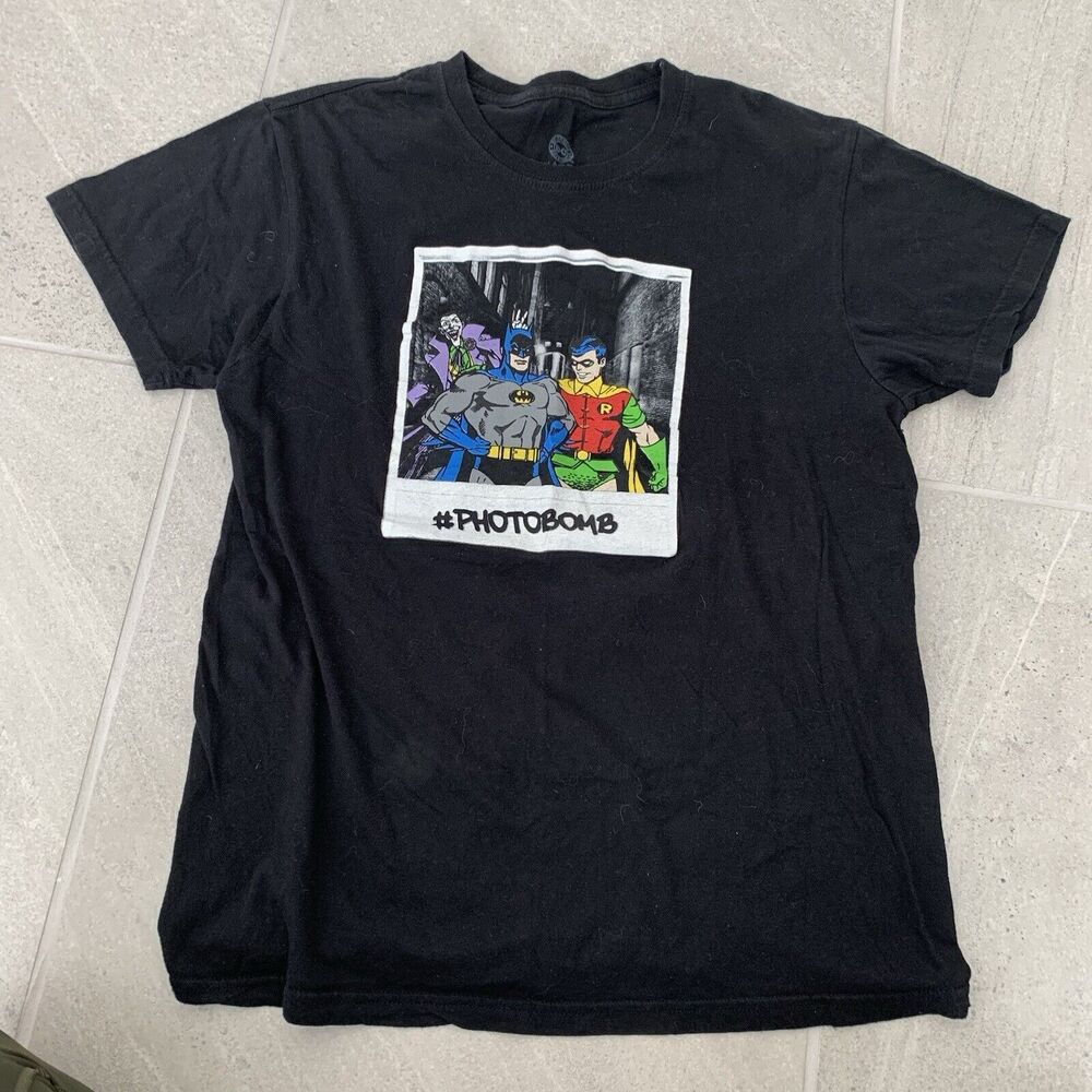 DC Comics Batman And Robin Joker photobomb Mens Tshirt Medium
